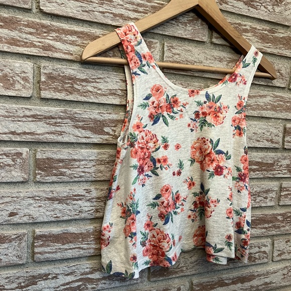 Mudd Floral Cropped Top - Picture 6 of 8